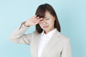 目を擦ると良くないの 危険性は ビジョンメガネマガジン 目を擦ると良くないの 危険性は ビジョンメガネマガジン